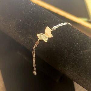 Double box chain bracelet with butterfly and zirconias. Adjustable size